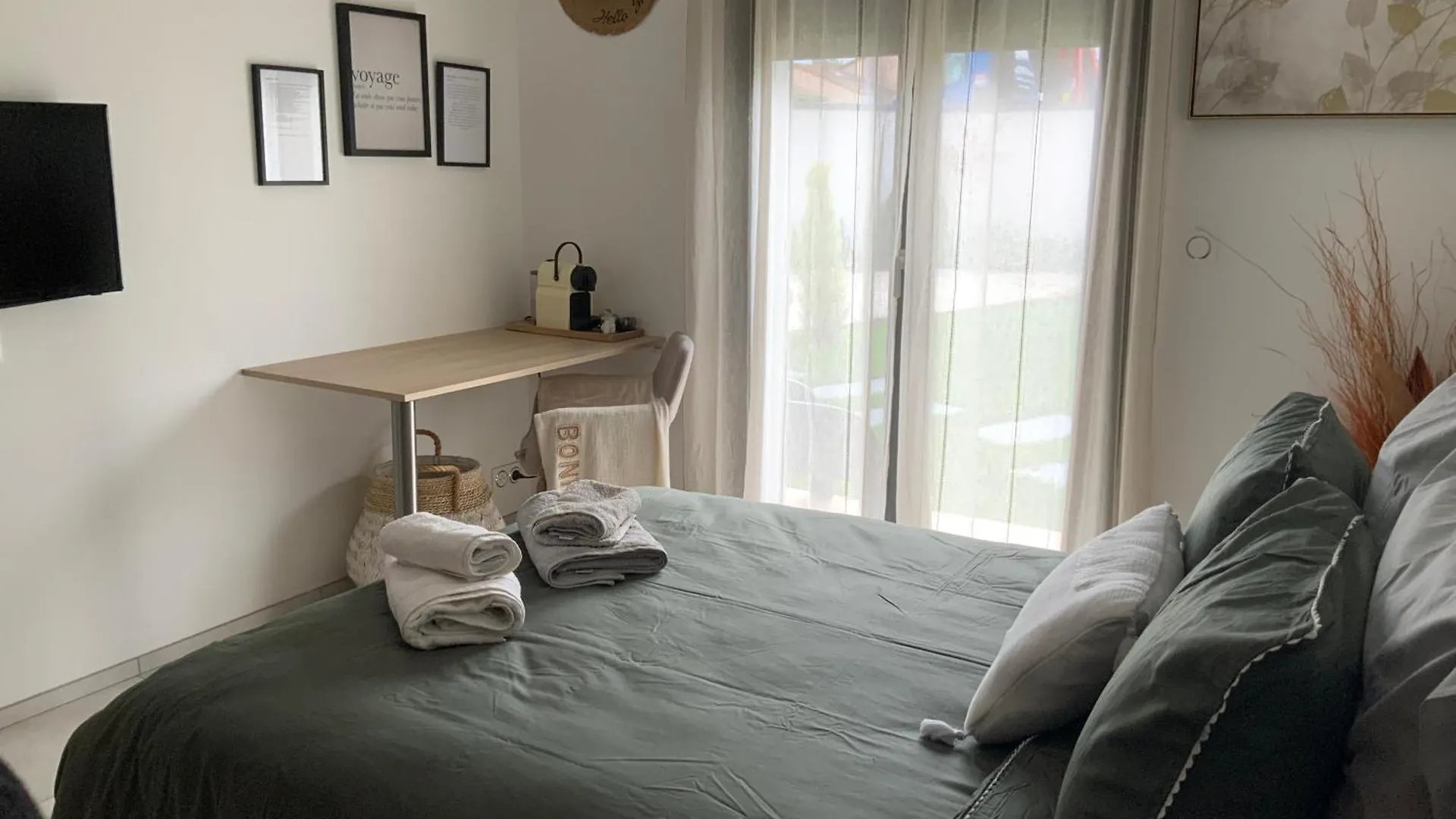 Espace Privee Une Chambre ,Salle Bain Toilettes Chez L Habitants Valence  France