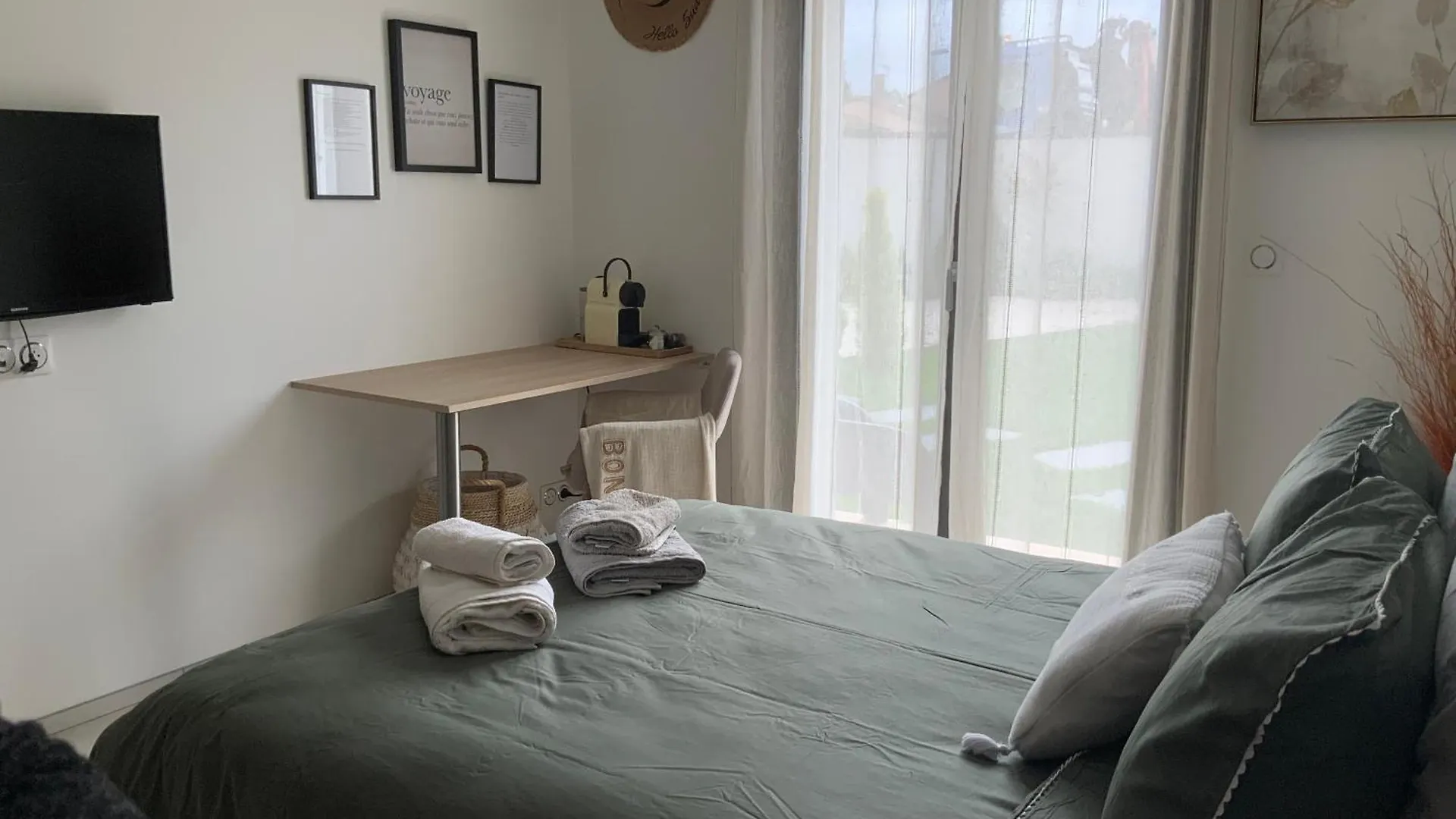 Homestay Espace Privee Une Chambre ,Salle Bain Toilettes Chez L Habitants Valence  France